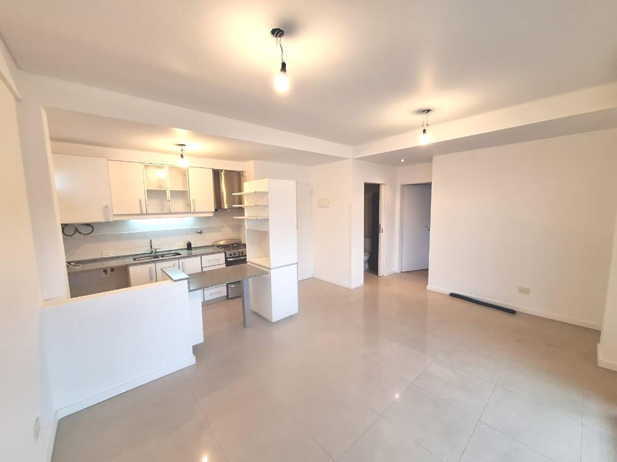 Foto de SEMIPISO 2 AMB c/baño y Toilette - balcón, imagen 1