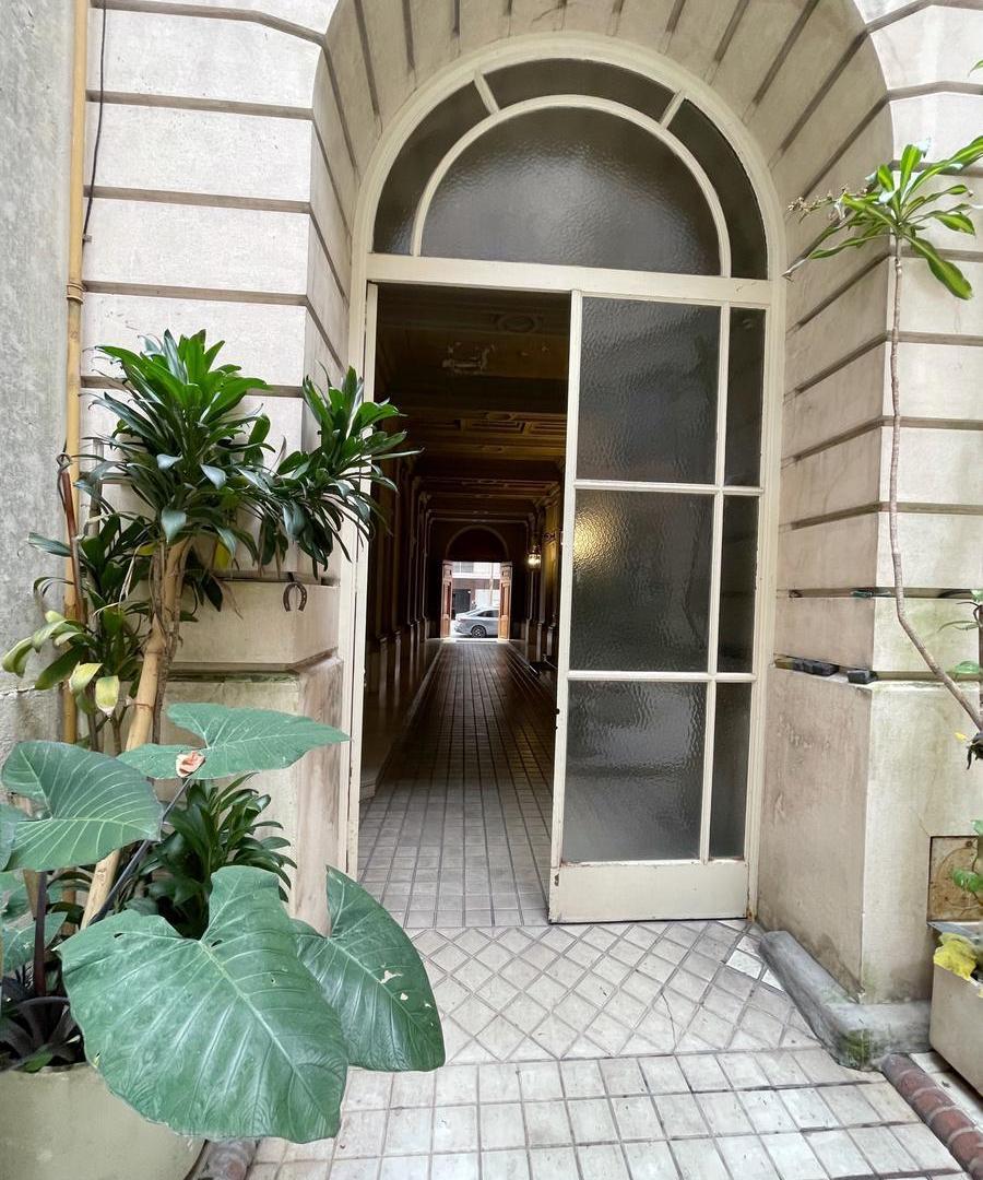 VENTA PLANTA BAJA EDIFICIO ESTILO FRANCES RESIDENCIAL APTO COMERCIAL