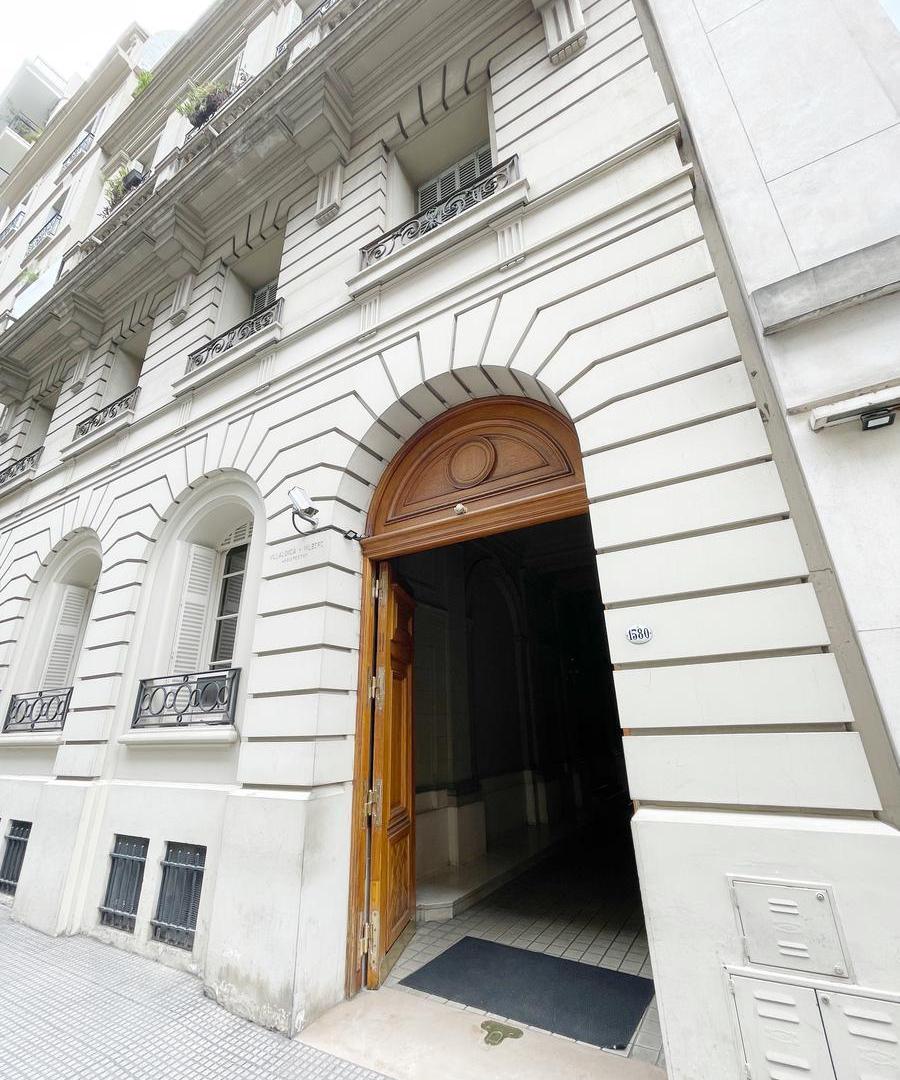 VENTA PLANTA BAJA EDIFICIO ESTILO FRANCES RESIDENCIAL APTO COMERCIAL