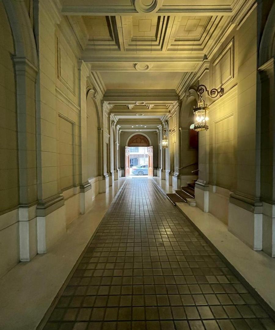 VENTA PLANTA BAJA EDIFICIO ESTILO FRANCES RESIDENCIAL APTO COMERCIAL