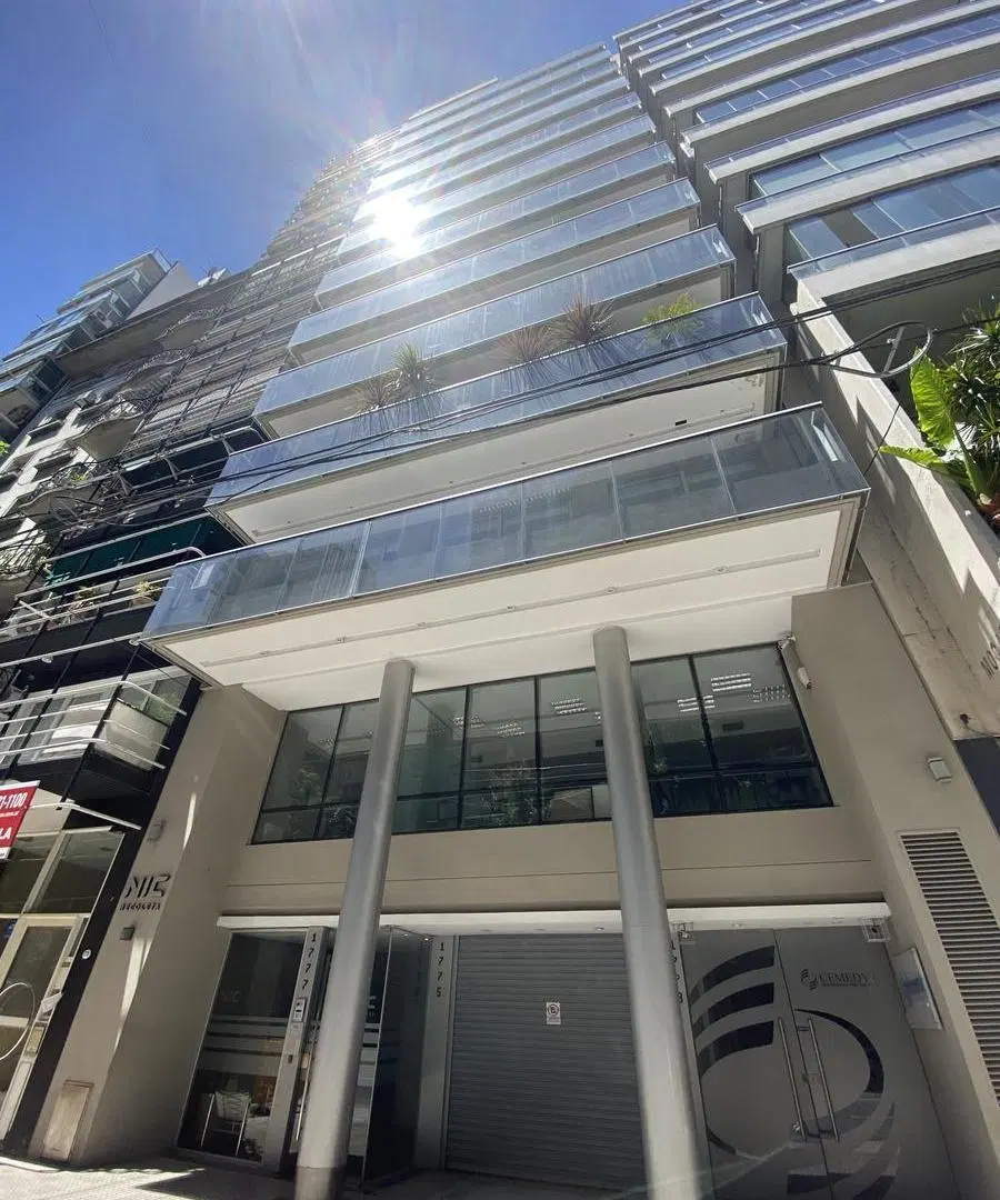 Venta Departamento monoambiente muy amplio con balcón terraza Recoleta 2