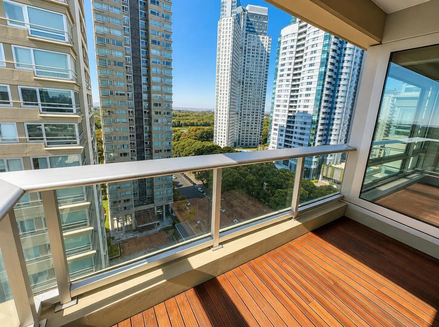 Venta Le Parc Puerto Madero , 3 ambientes con cochera piso alto 4