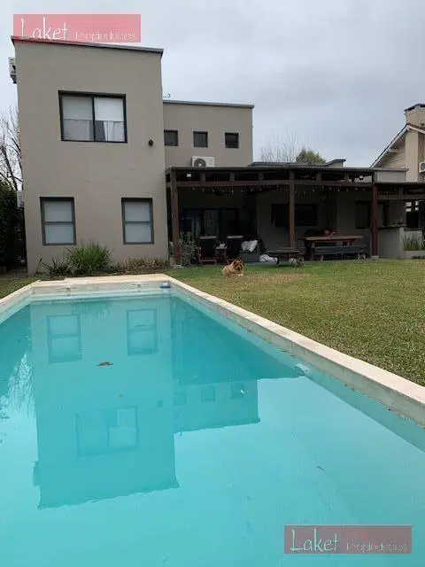 Casa en alquiler anual El Portillo, Pilar, 4 dormit, 3 en suite, Pileta, jardin 8