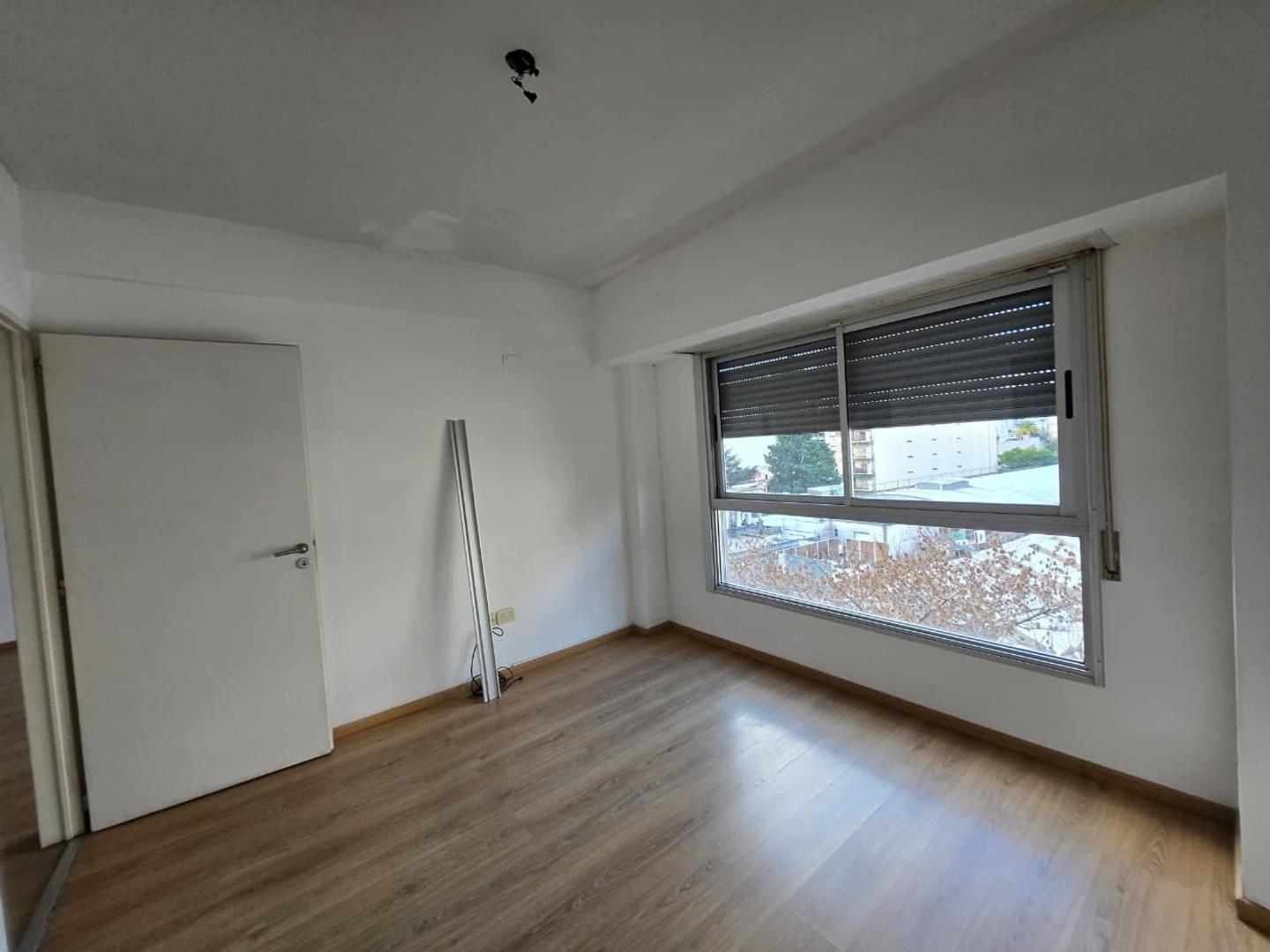 Foto de departamento amplio 2 amb suite vestidor toillete Fte, imagen 1