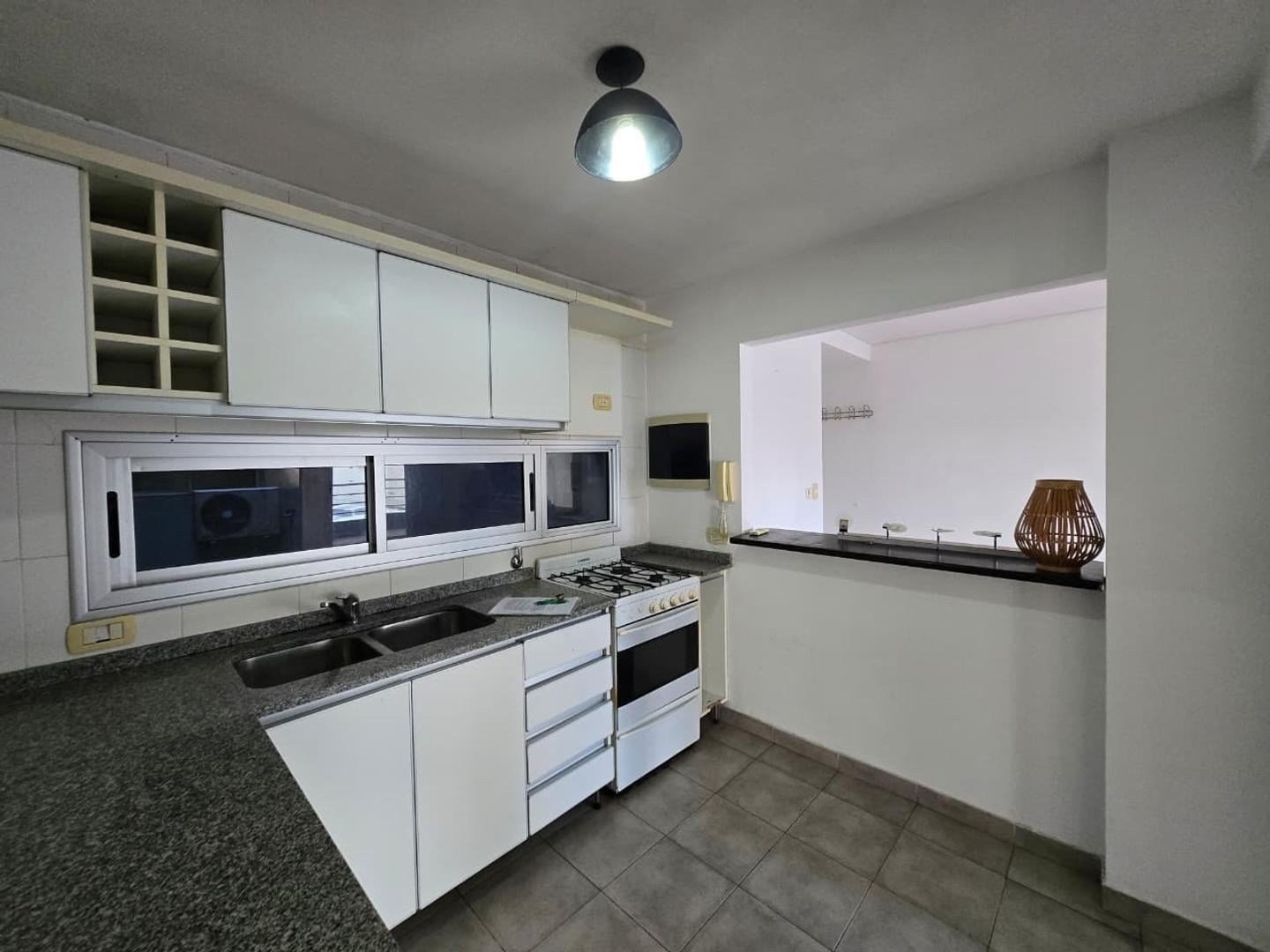 Foto de departamento amplio 2 amb suite vestidor toillete Fte, imagen 4