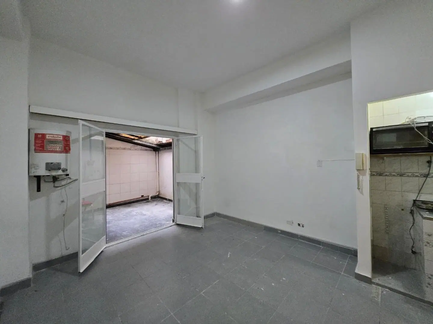 Departamento Monoambiente amplio en PB con PATIO 2