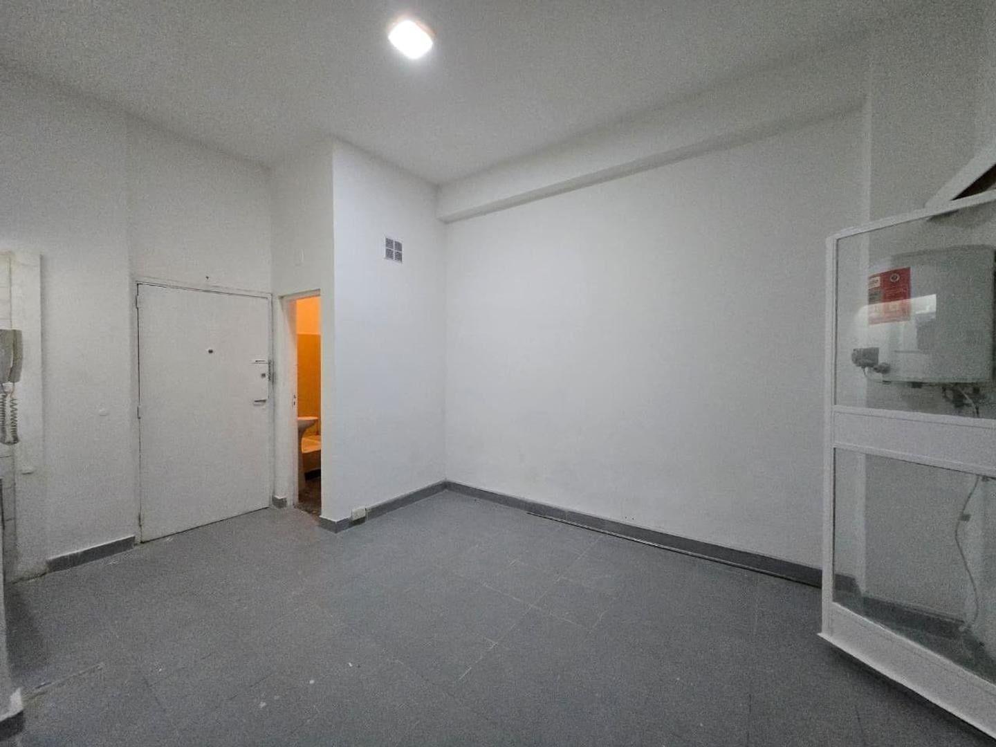 Foto de Departamento Monoambiente amplio en PB con PATIO, imagen 3