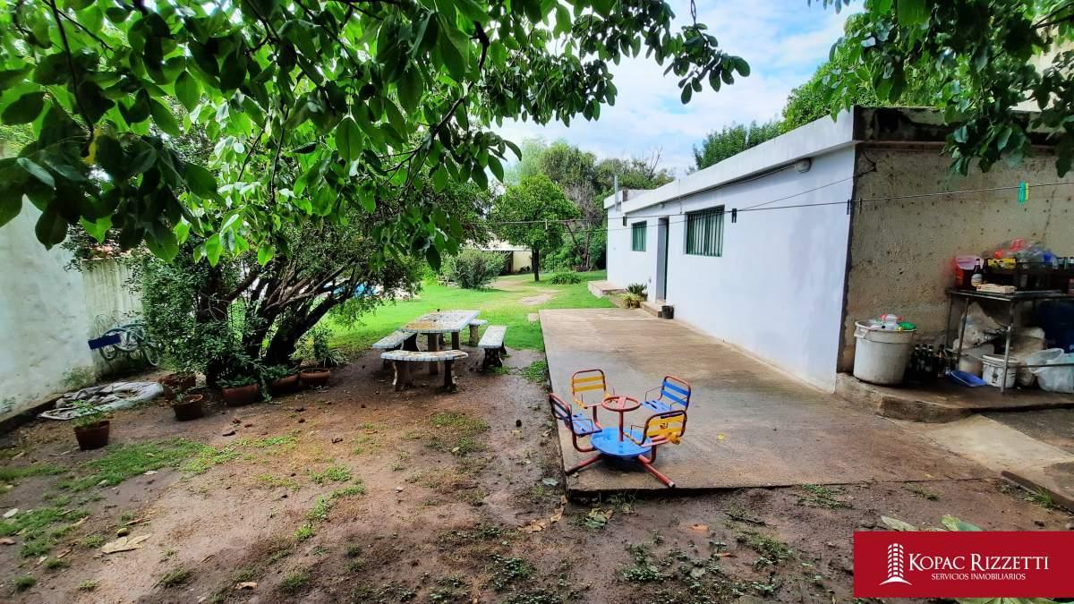 VILLA ALLENDE (ACAPULCO 559) - VENTA CASA 2 DORMITORIOS  DEPTOS DE 1 DORM Y MONOAMBIENTE