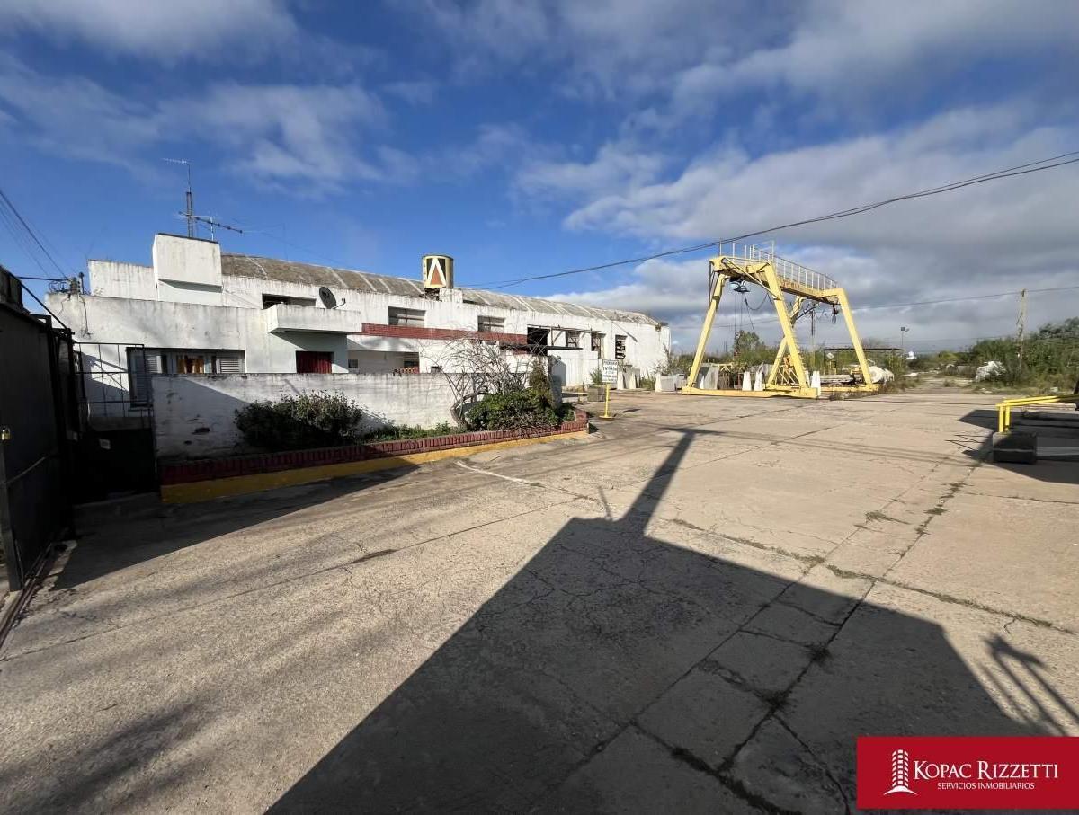 La Falda (Santa Maria de Oro 967) - Venta 3 Galpones 1769 m² 1
