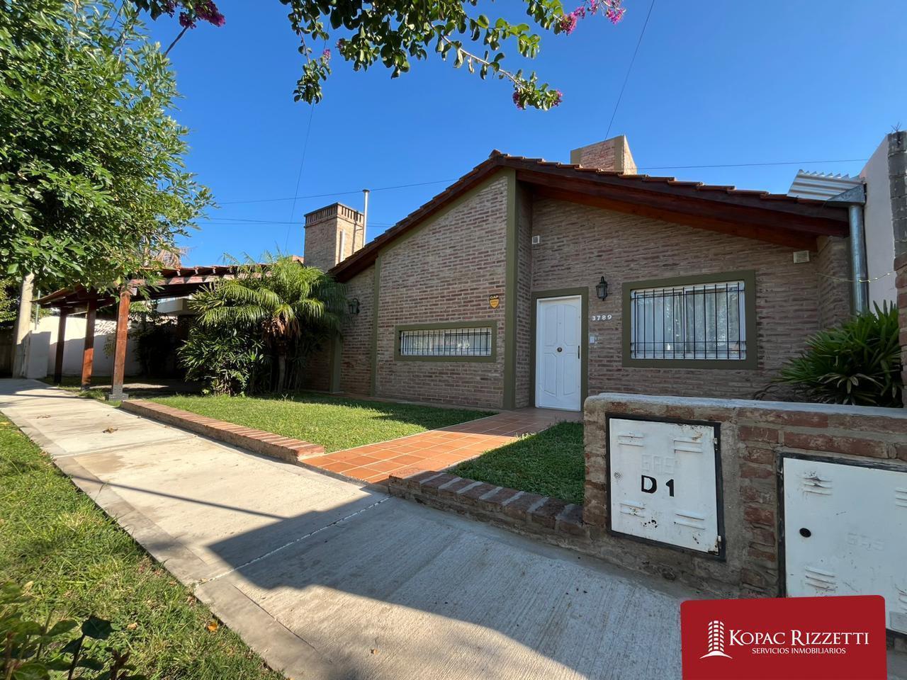 NUEVO POETA LUGONES (AZOR GRIMAUT 3789) - VENTA CASA 3 D CON DEPARTAMENTO DE 2 D.
