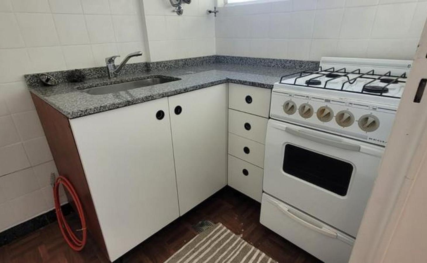 Foto de Barrio Norte, 1 Ambiente con balcon. LATERAL. Muy buena ubicacion, imagen 3