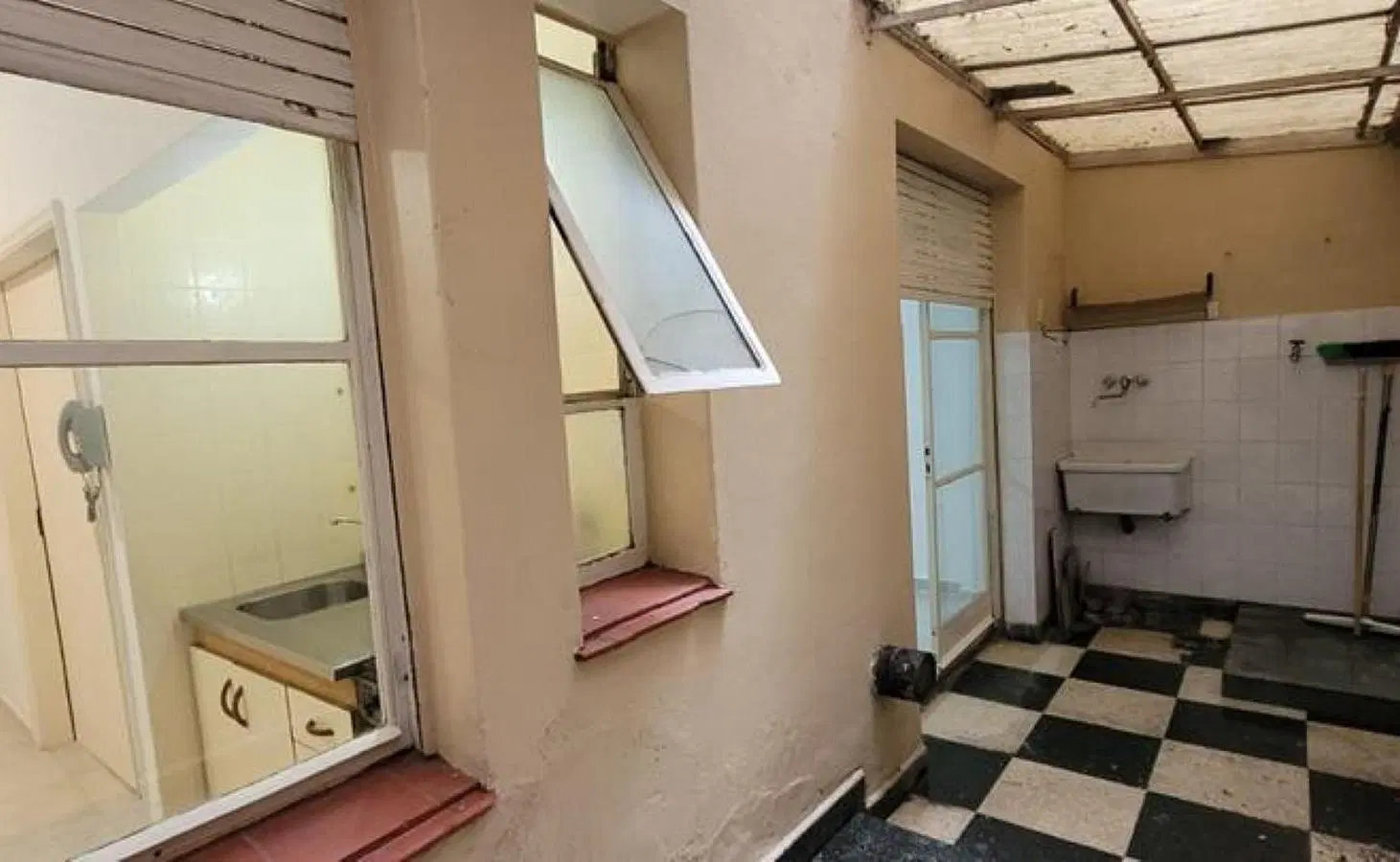 Palermo, 2 Ambientes, interno con Patio. Muy buena ubicacion sobre Av. S. Ortiz zona plaza Guadalupe 3