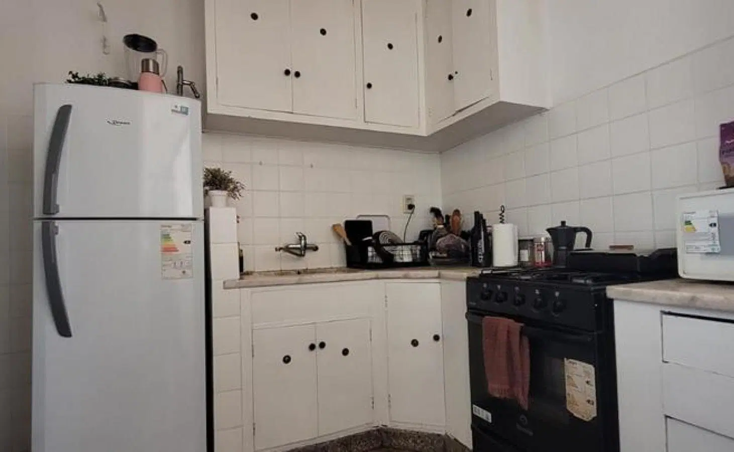 3 Ambientes, interno. LUMINOSO. EXCELENTE ESTADO (SIN MUEBLES). Muy buena ubiacion sobre Av. Scalabr 1