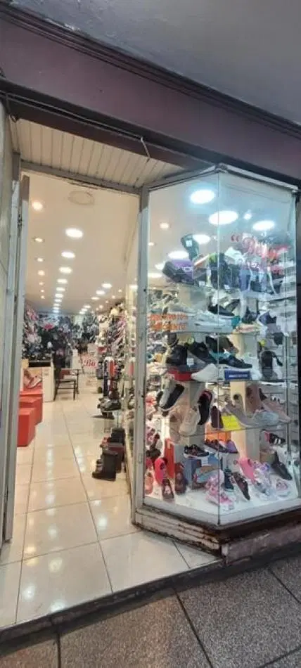 Local comercial, a la calle. Excelente ubicacion sobre Av. SANTA FE 4
