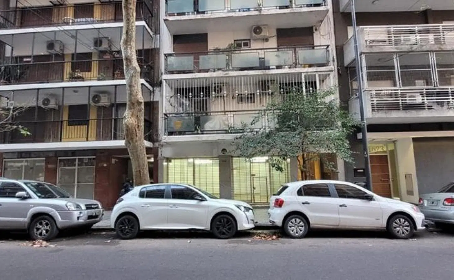 Barrio norte, excelente local a la calle. Luminoso. 2