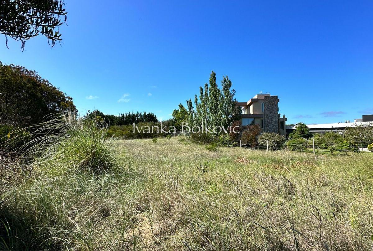 Venta Lote - a Nivel Costa Esmeralda Barrio Residencial 1 Calle Cul de Sac 3