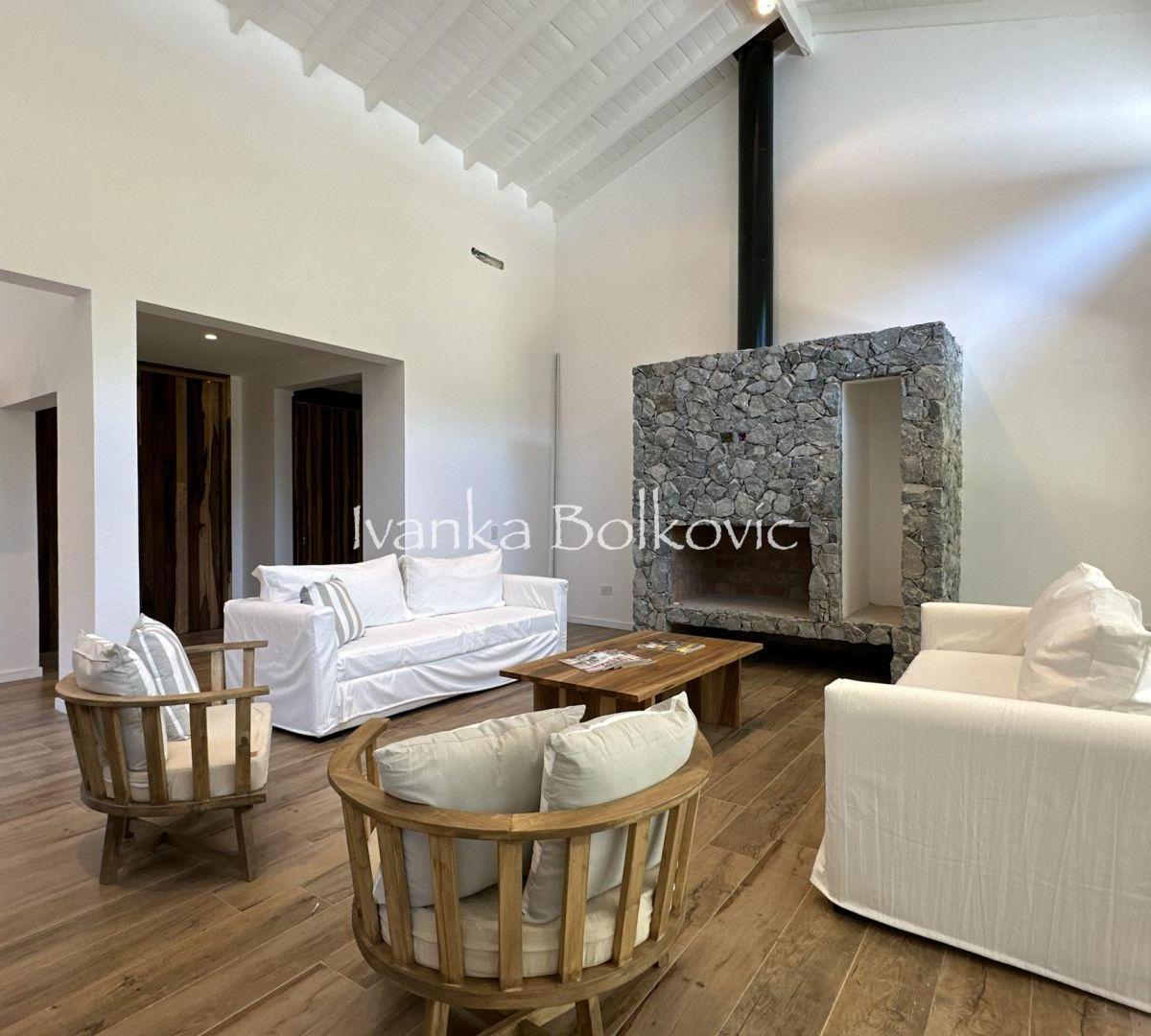 Venta Amoblada Piscina Casa Costa Esmeralda Barrio Marítimo 3