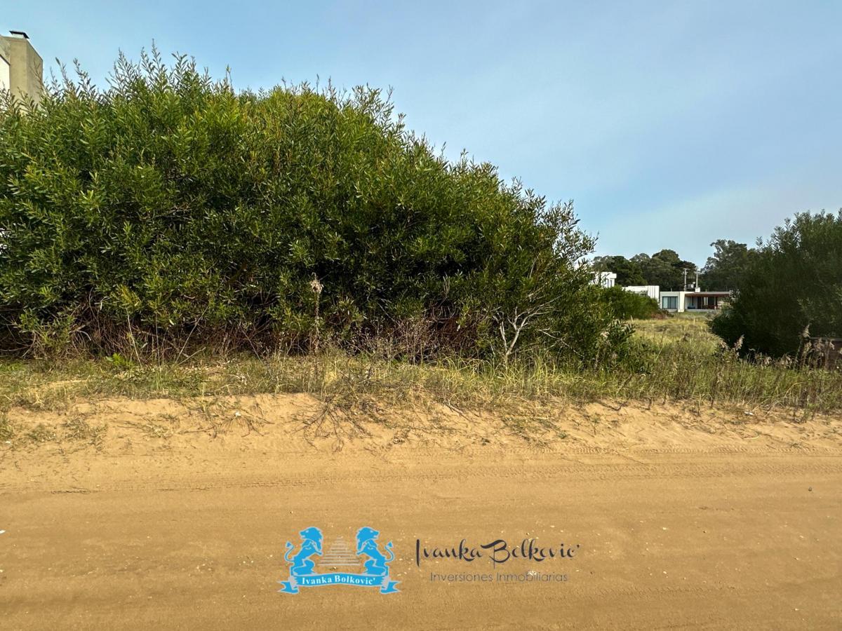 Venta Lote Costa Esmeralda - 976 m - Fondos Libres - Barrio Senderos 3