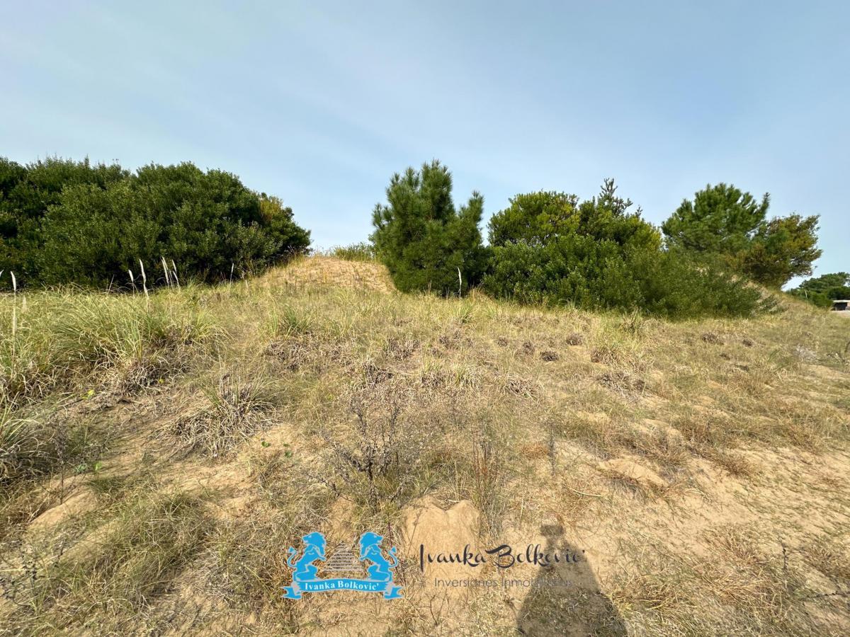 Venta Lote Costa Esmeralda - 976 m - Fondos Libres - Barrio Senderos 1