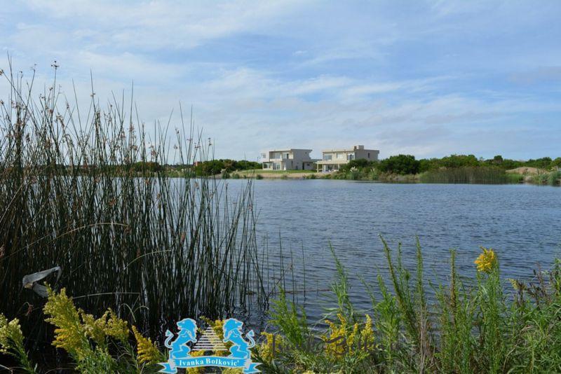 Venta Costa Esmeralda - Espectacular lote Ubicado sobre la LAGUNA