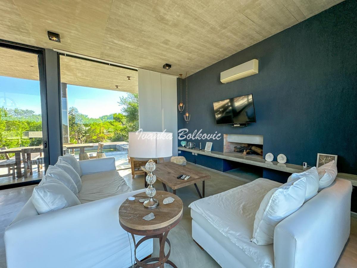 Venta Casa Costa Esmeralda Barrio Residencial 1 - Jardin con Fondos Libres 1