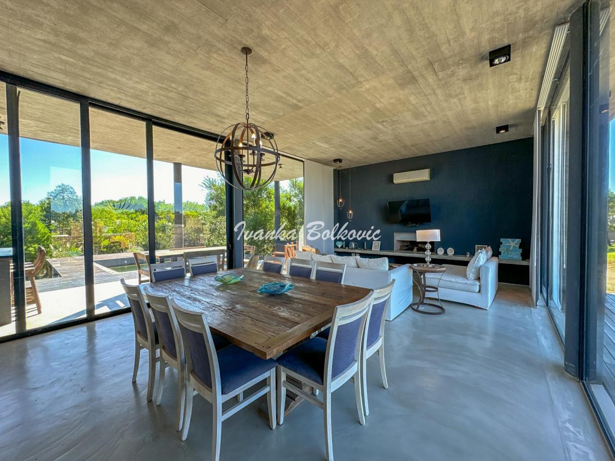 Venta Casa Costa Esmeralda Barrio Residencial 1 - Jardin con Fondos Libres 1