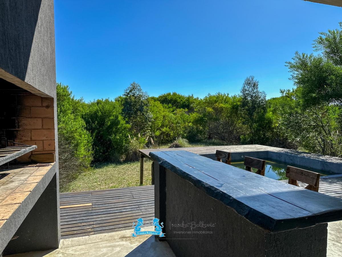 Venta Casa Costa Esmeralda Barrio Residencial 1 - Jardin con Fondos Libres 2