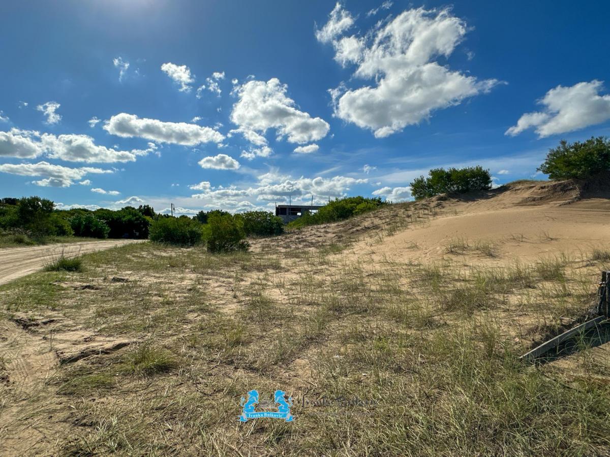 Venta Lote con Loma - Costa Esmeralda, Barrio Senderos 4 - Fondos Libres! 1