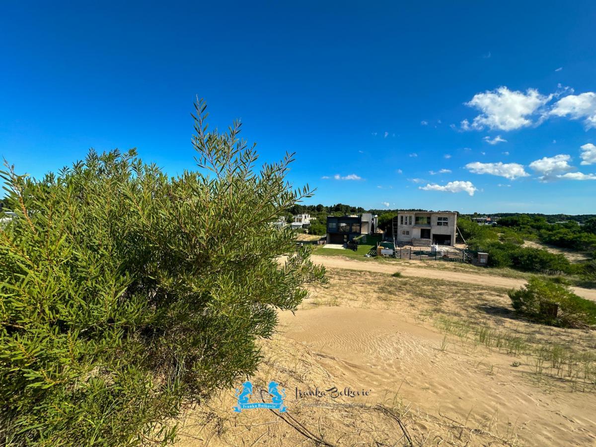 Venta Lote con Loma - Costa Esmeralda, Barrio Senderos 4 - Fondos Libres! 5