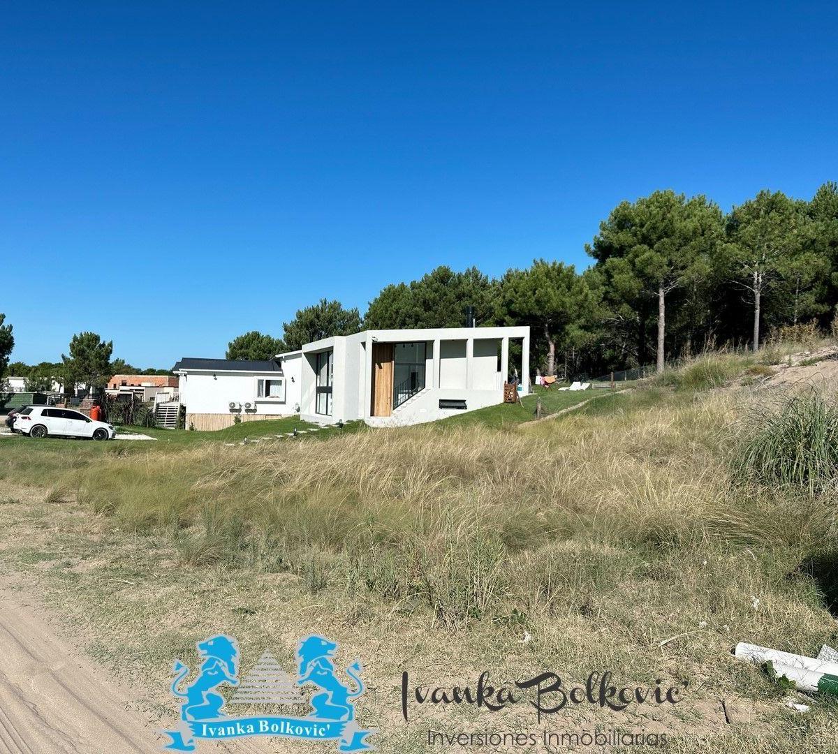 Venta Lote en Costa Esmeralda - 977 m² con Amplios Fondos Libres Arbolado 3