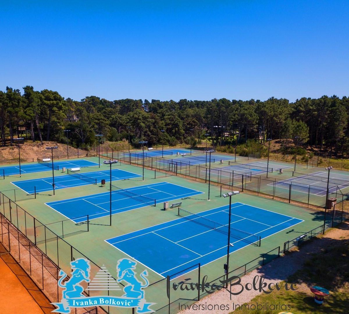 Venta Lote en Costa Esmeralda - 977 m² con Amplios Fondos Libres Arbolado 5