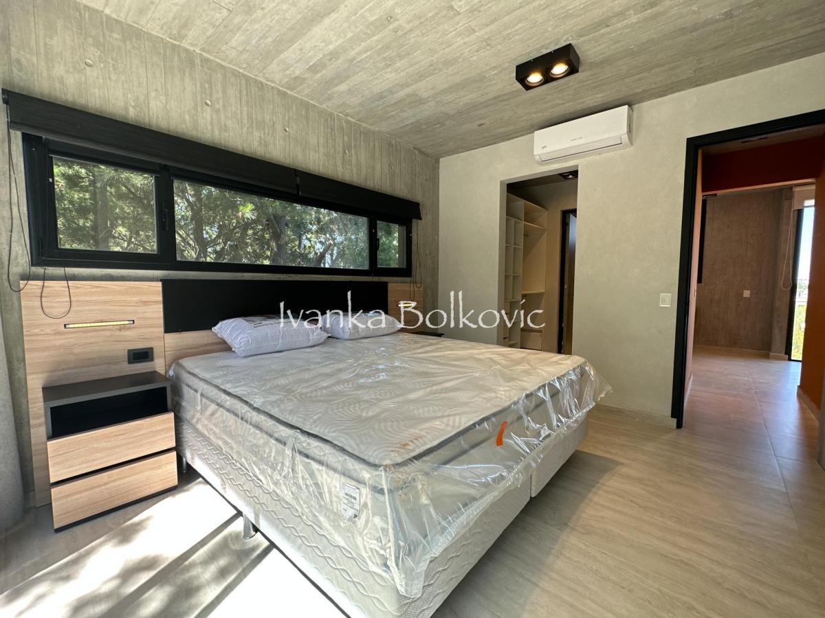 Venta Impresionante Casa 396 m² Costa Esmeralda - Hormigon Visto 4