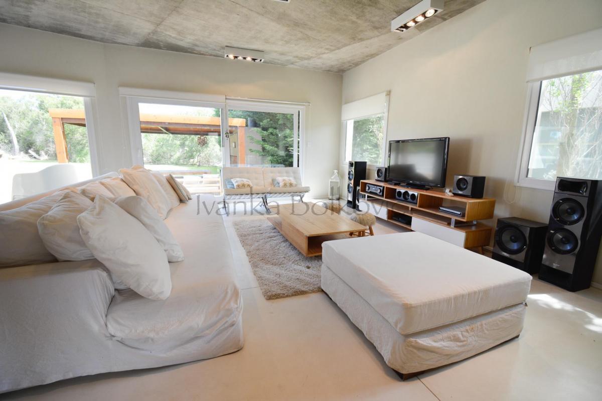 Venta Casa 300 m² Costa Esmeralda Tu Refugio - Piscina Tranquilidad - Espacio 2