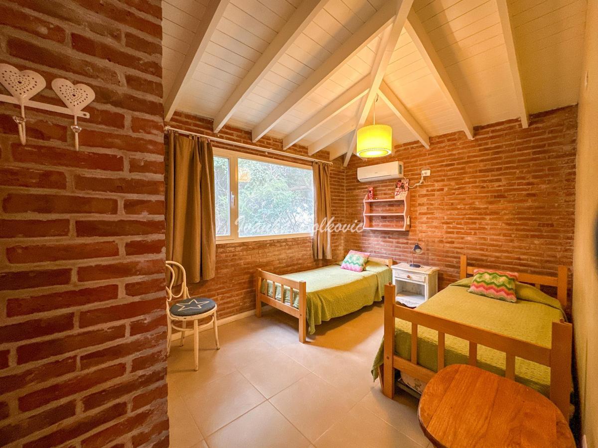 Venta Casa Costa Esmeralda - Excelente Ubicación Fondos Libres 2