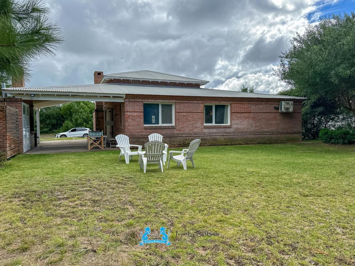 Venta Casa Costa Esmeralda - Excelente Ubicación Fondos Libres 2