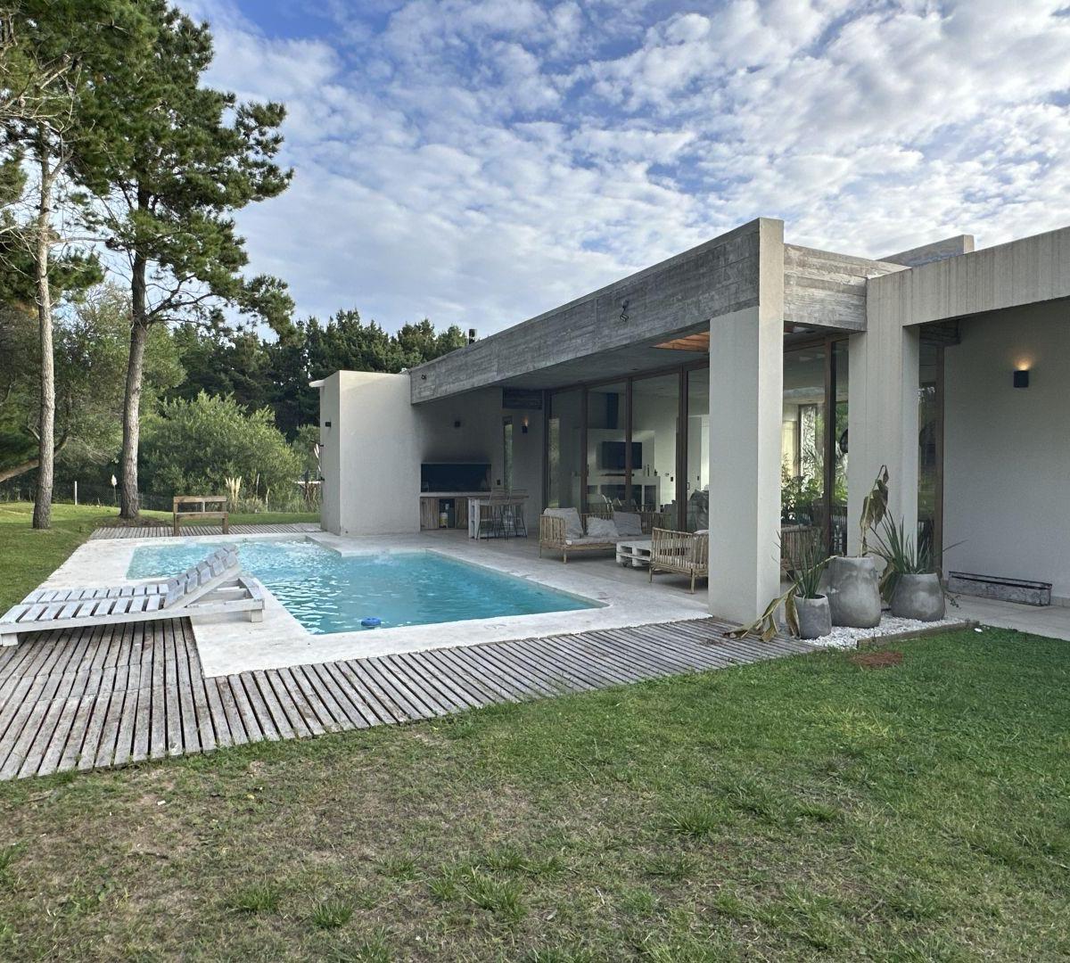 Venta Casa Costa Esmeralda 4 Dorm., Piscina y Jardín con Fondos Libres 4
