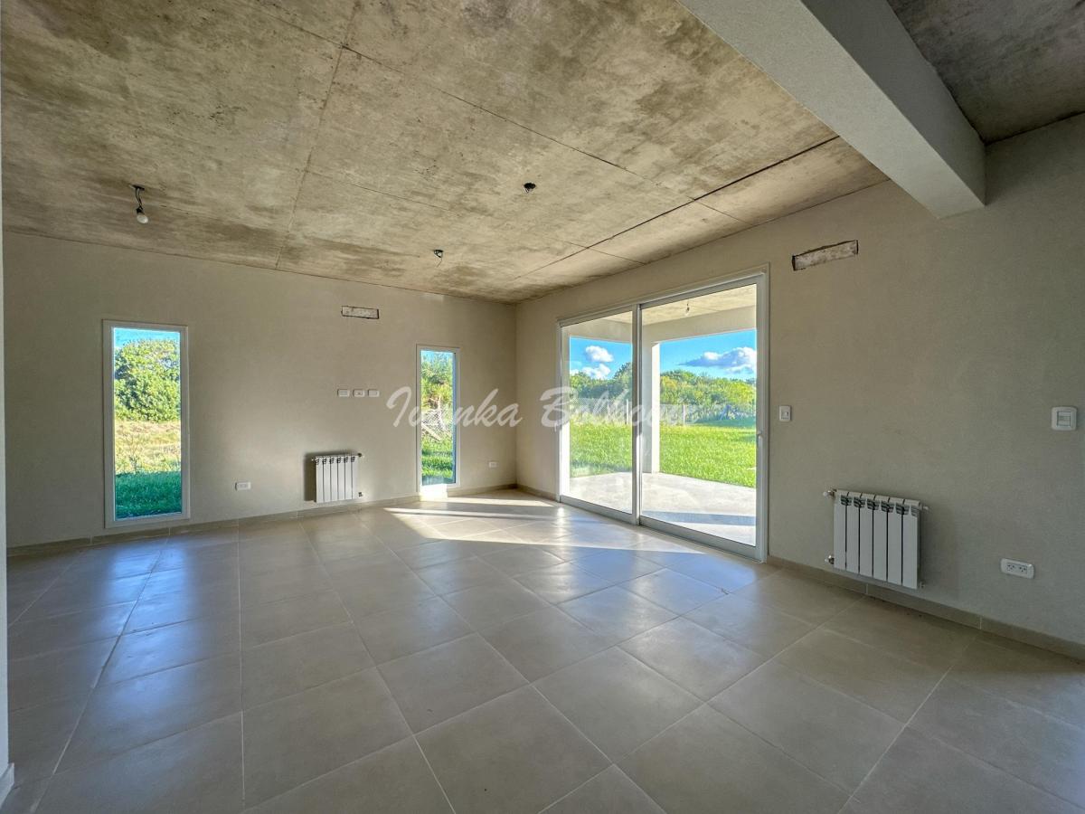 Venta Casa a Estrenar Barrio Senderos - Costa Esmeralda Piscina y Fondo Libre 1