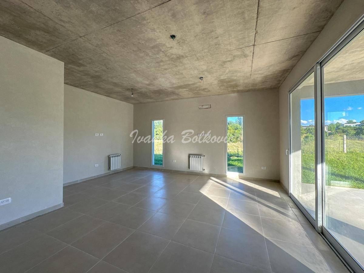 Venta Casa a Estrenar Barrio Senderos - Costa Esmeralda Piscina y Fondo Libre 3