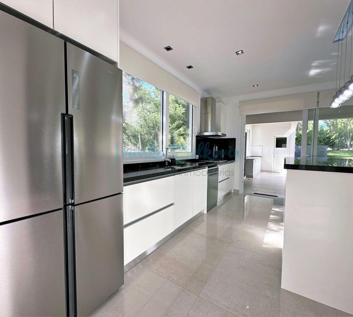 Venta Casa Imponente Costa Esmeralda Elegancia y Amplitud 2