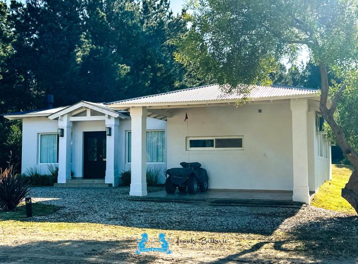 Venta Casa ideal para disfrutar  rodeada de pinos con piscina y quincho 3