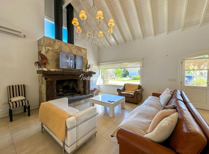 Alquiler Casa Vacaciones Verano  2026 con Jacuzzi, Piscina y Casa del Árbol 4