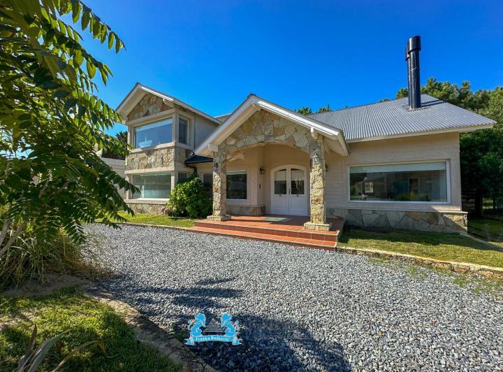 Alquiler Casa Vacaciones Verano  2026 con Jacuzzi, Piscina y Casa del Árbol 2