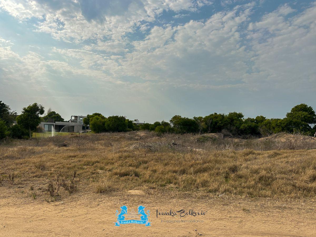 Venta Lote a nivel de 1.370 m² - entorno arbolado Costa Esmeralda