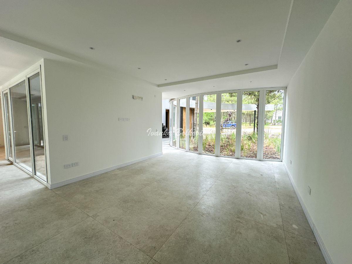 Foto de Venta Casa con 303 m² y 4 dormitorios en Barrio Marítimo IV, imagen 3