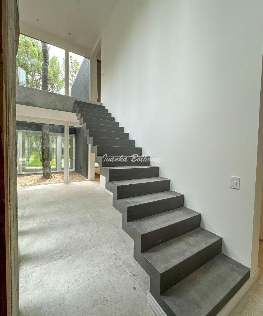Foto de Venta Casa con 303 m² y 4 dormitorios en Barrio Marítimo IV, imagen 2