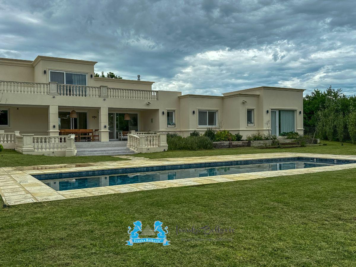Casa De 380 M2 Con 6 Dorm. En Venta En Costa Esmeralda De Impronta Elegante Y Atemporal