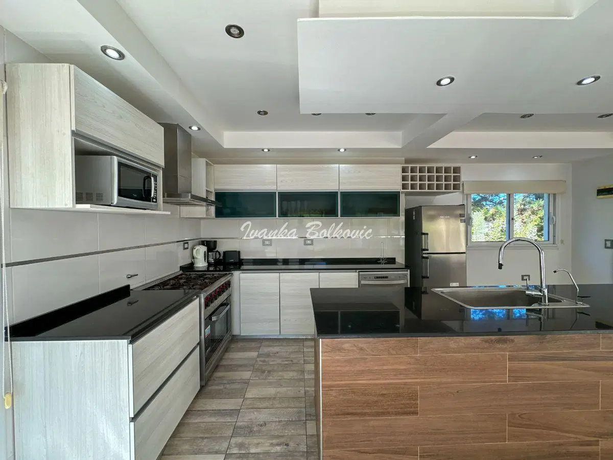 Casa Venta Costa Esmeralda Fondo Con Espacio Verde Pileta Y Sumamente Disfrutable. 3