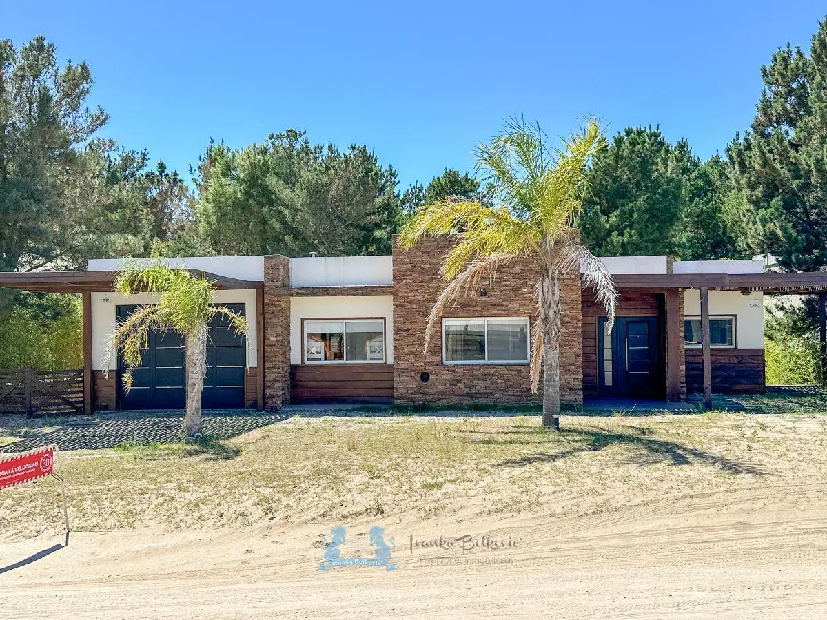 Casa Venta Costa Esmeralda Fondo Con Espacio Verde Pileta Y Sumamente Disfrutable. 2