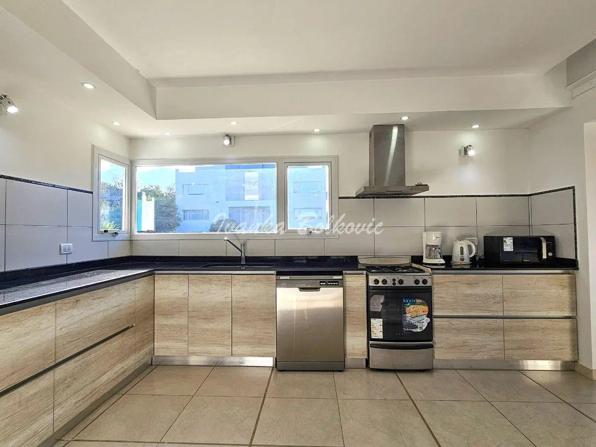 Casa De 160 M2 Con 3 Dorm. Venta Costa Esmeralda 4