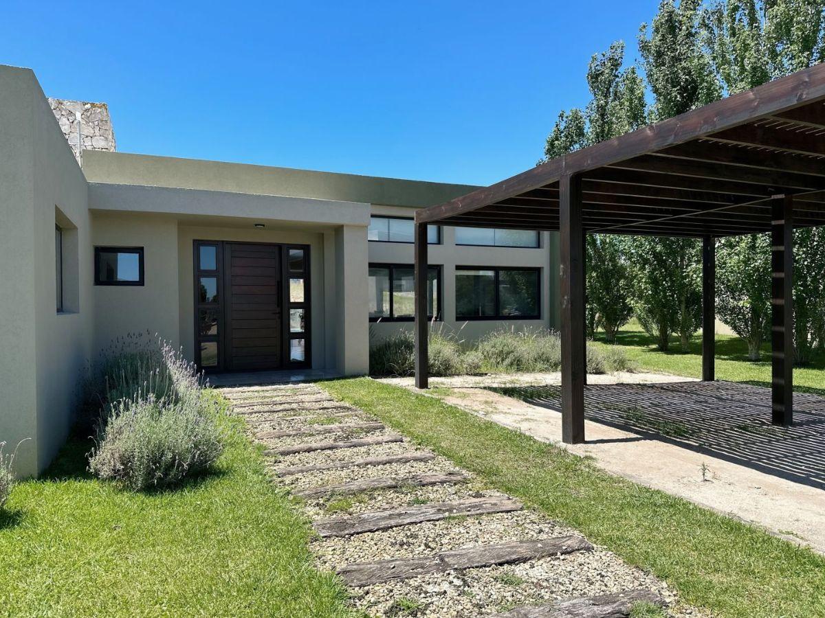 Venta Casa de 190 m² con 4 dormitorios Costa Esmeralda